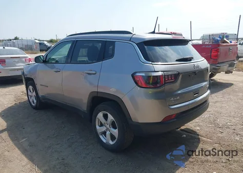 2018 Jeep Compass Latitude 4X4 from USA, damaged, VIN 3C4NJDBB7JT333325